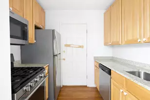 685 W Wrightwood Ave, Chicago, IL 60614 - Photo 2