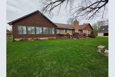 47 Carriage Hill Court, Sterling, IL 61081 - Photo 2