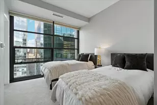 240 E Illinois St, Chicago, IL 60611 - Photo 14