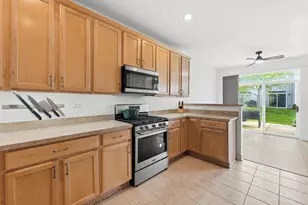 2890 Glacier Way, Wauconda, IL 60084 - Photo 12