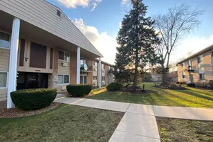 8994 Kennedy Dr, Des Plaines, IL 60016 - Photo 1