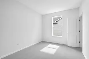 2021 Kenilworth Pl, Aurora, IL 60506 - Photo 4