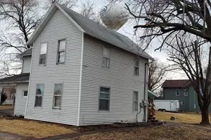 1202 17th St, Viola, IL 61486 - Photo 2