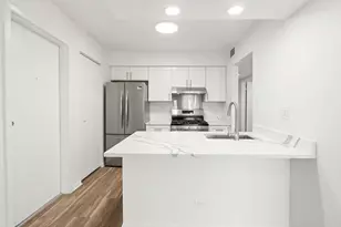 210 E Fountainview Ln, Lombard, IL 60148 - Photo 6