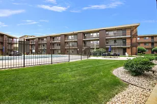 9608 W Higgins Rd, Rosemont, IL 60018 - Photo 4