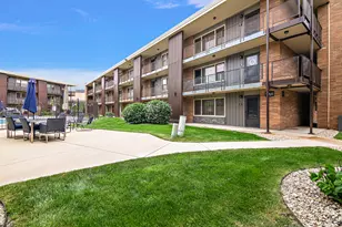 9608 W Higgins Rd, Rosemont, IL 60018 - Photo 2