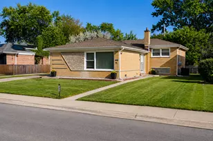 1029 Riverview Dr, South Holland, IL 60473 - Photo 2