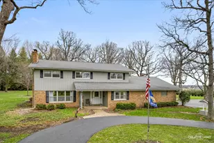 43W762 McDonald Rd, Elgin, IL 60124 - Photo 2