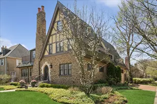2448 Lincolnwood Dr, Evanston, IL 60201 - Photo 2