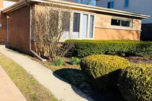 9529 Kenneth Ave, Skokie, IL 60076 - Photo 1