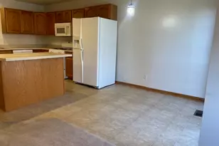 674 S Peace Rd, Sycamore, IL 60178 - Photo 6