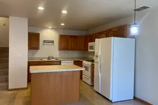 674 S Peace Rd, Sycamore, IL 60178 - Photo 4