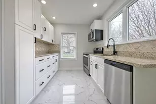 9820 S California Ave, Evergreen Park, IL 60805 - Photo 12