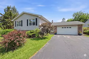 1928 N High Grove Ln, Palatine, IL 60074 - Photo 2