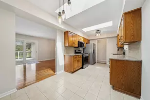 1562 White Trail, Elk Grove Village, IL 60007 - Photo 6