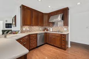 11025 Edgebrook Ln, Indian Head Park, IL 60525 - Photo 12