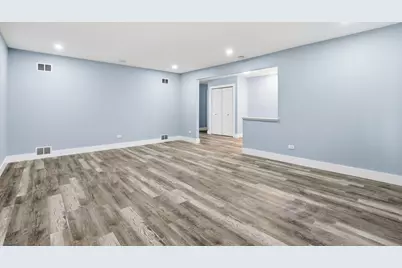 14315 S Manistee Avenue, Burnham, IL 60633 - Photo 4