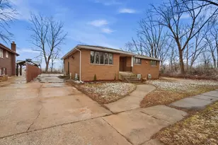 14315 S Manistee Ave, Burnham, IL 60633 - Photo 2