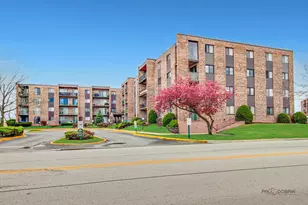 625 W Huntington Commons Rd, Mount Prospect, IL 60056 - Photo 1