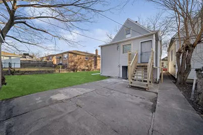 9328 S Paxton Avenue, Chicago, IL 60617 - Photo 16