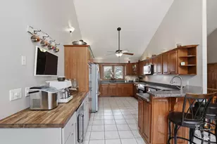 2239 Fox Run Dr, Kankakee, IL 60901 - Photo 10