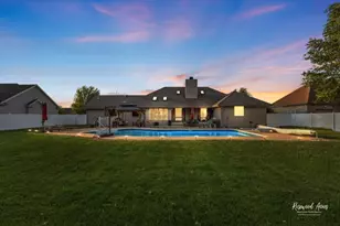 2239 Fox Run Dr, Kankakee, IL 60901 - Photo 2