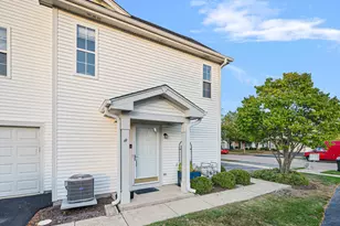 2552 Dickens Dr, Aurora, IL 60503 - Photo 2