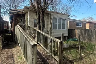 7557 S Paxton Ave, Chicago, IL 60649 - Photo 2