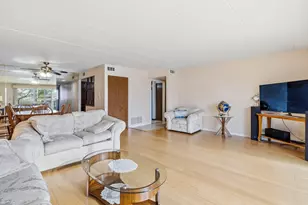 10221 S Komensky Ave, Oak Lawn, IL 60453 - Photo 4