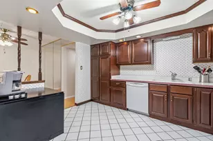 10221 S Komensky Ave, Oak Lawn, IL 60453 - Photo 10