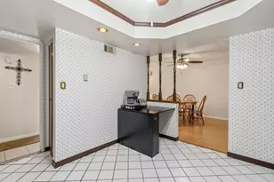 10221 S Komensky Ave, Oak Lawn, IL 60453 - Photo 12
