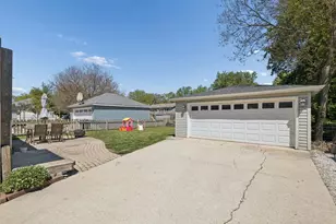 1015 E Lowden Ave, Wheaton, IL 60189 - Photo 18