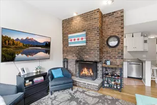 802 W George St, Chicago, IL 60657 - Photo 4