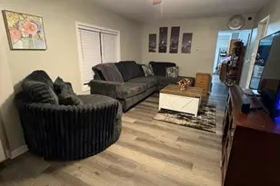 1424 N 14th St, Dekalb, IL 60115 - Photo 2