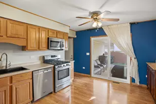 148 Beaver Creek Dr, Bolingbrook, IL 60490 - Photo 4