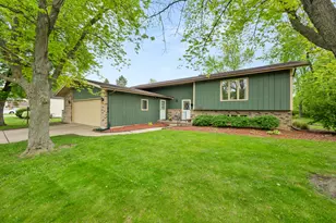 122 Mattek Ave, Dekalb, IL 60115 - Photo 2