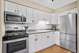 399 Wilmington Dr, Bartlett, IL 60103 - Photo 8