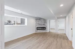718 E 152nd St, Phoenix, IL 60426 - Photo 10