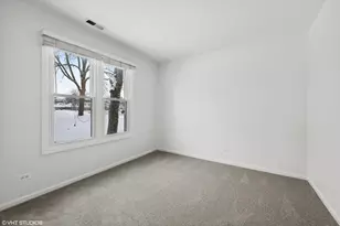 184 Brook Ln, Vernon Hills, IL 60061 - Photo 10