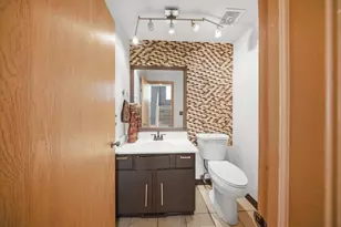 688 S Shannon Dr, Romeoville, IL 60446 - Photo 6