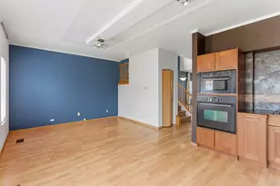 688 S Shannon Dr, Romeoville, IL 60446 - Photo 10