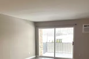 1035 Higgins Quarters Dr, Hoffman Estates, IL 60194 - Photo 4