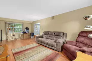 531 Redwood Rd, Bolingbrook, IL 60440 - Photo 2