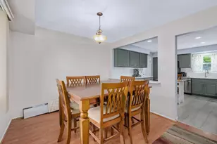 531 Redwood Rd, Bolingbrook, IL 60440 - Photo 8