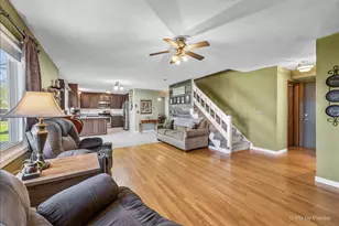 1097 Amberwood Dr, Crystal Lake, IL 60014 - Photo 8