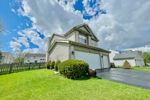 88 Hackney Ln, Lindenhurst, IL 60046 - Photo 2