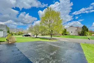 88 Hackney Ln, Lindenhurst, IL 60046 - Photo 4