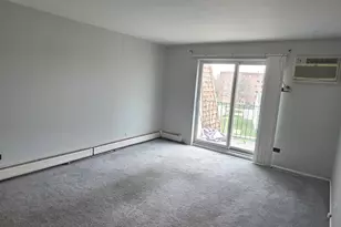 212 Shorewood Dr, Glendale Heights, IL 60139 - Photo 2