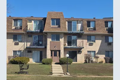 212 Shorewood Drive #2D, Glendale Heights, IL 60139 - Photo 1