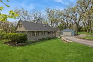 809 Ridgeland St, Fox River Grove, IL 60021 - Photo 1
